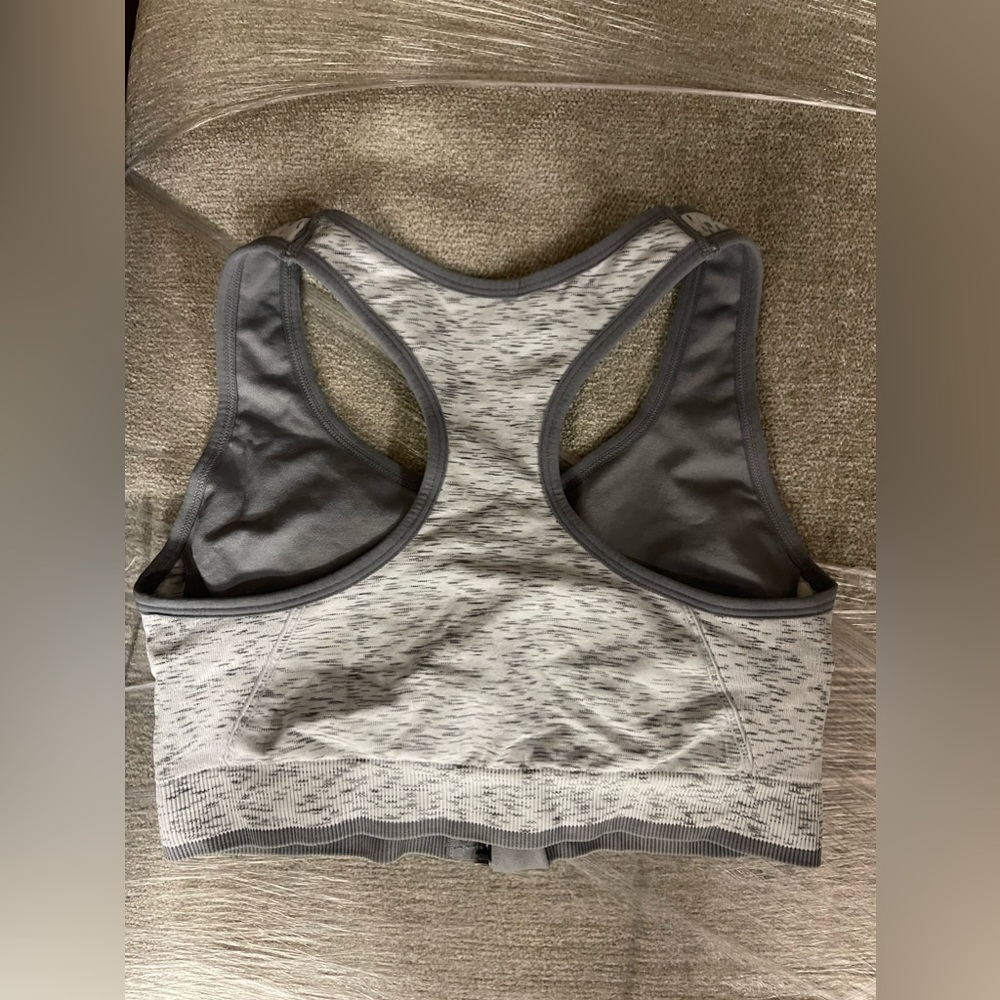 Grey bra - Picture 3 of 3